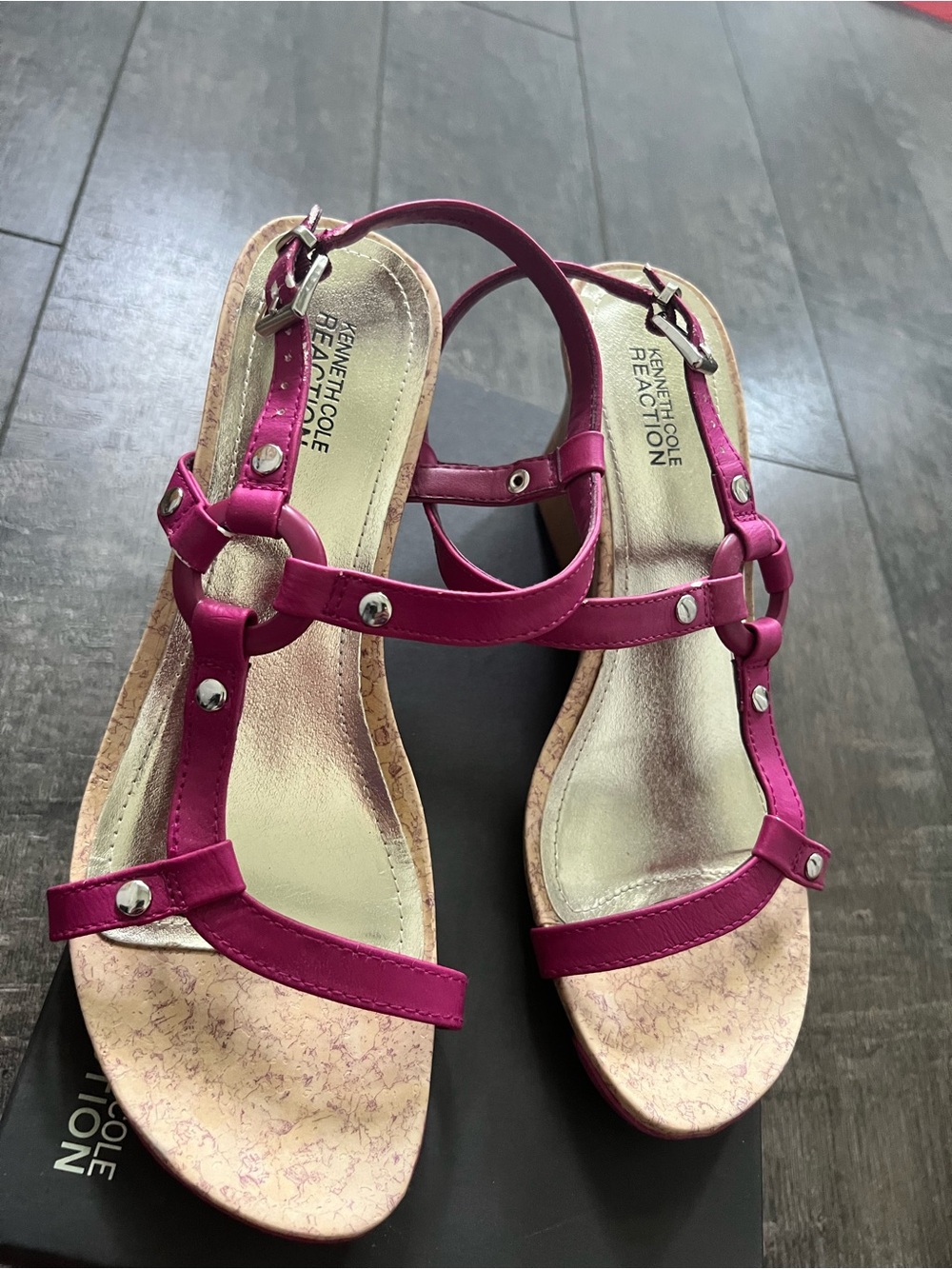 Kenneth Cole Reaction Magenta T-Strap Stud Sandals
